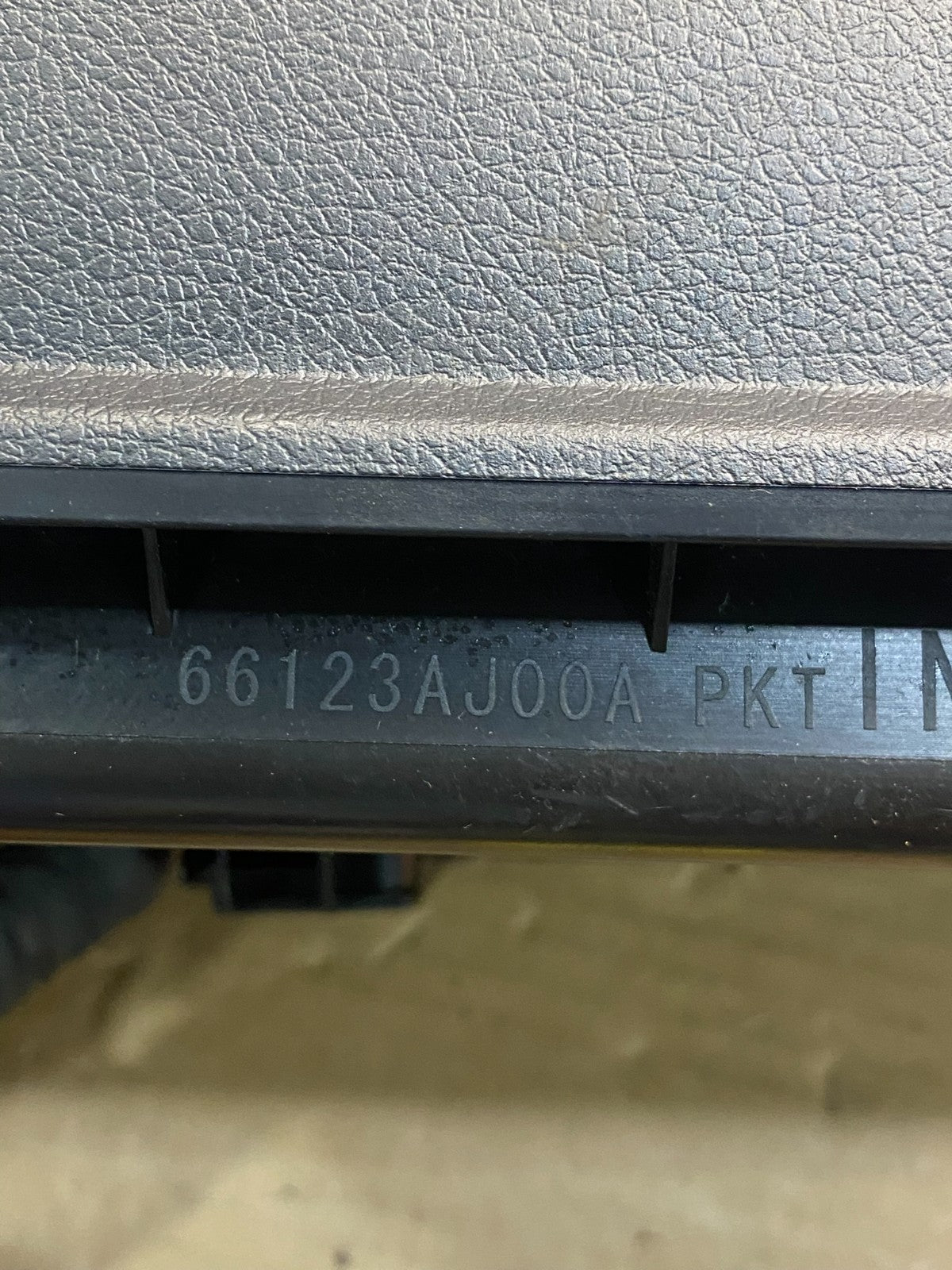 2010 - 2014 Subaru Outback Right Passenger Side Glove Box AI0072 DG7