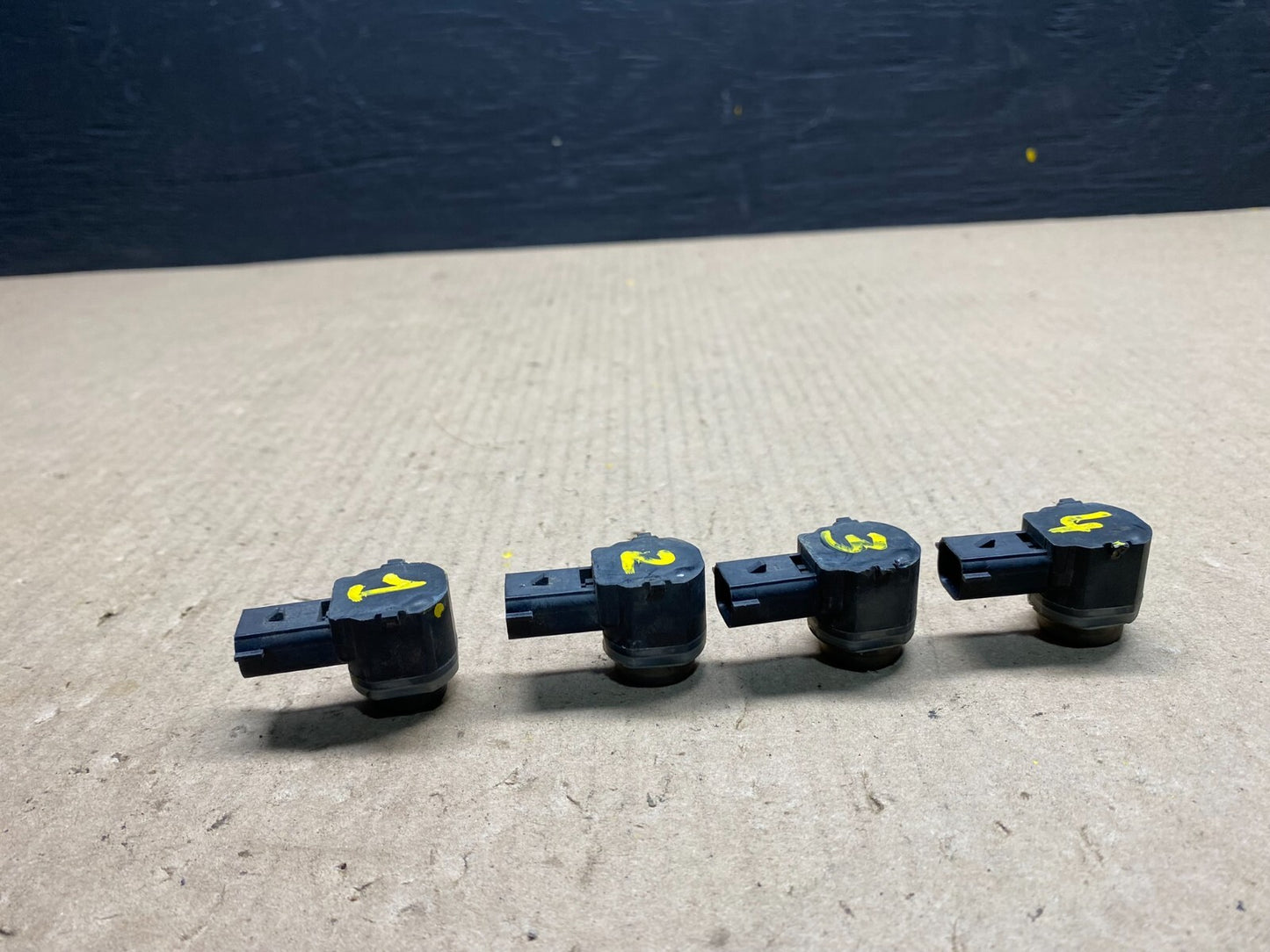 2011 - 2013 Ford Lincoln Rear Bumper Parking Sensor 4 pcs E1885 Oem DG12