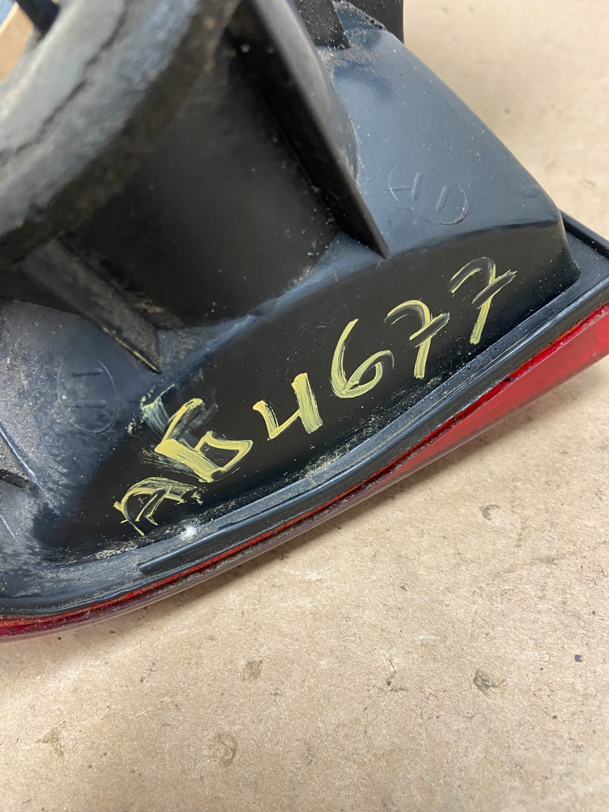 1999 to 2003 Suzuki XL-7 Vitara Right Passenger RH Side Tail Light AG4677 DW7