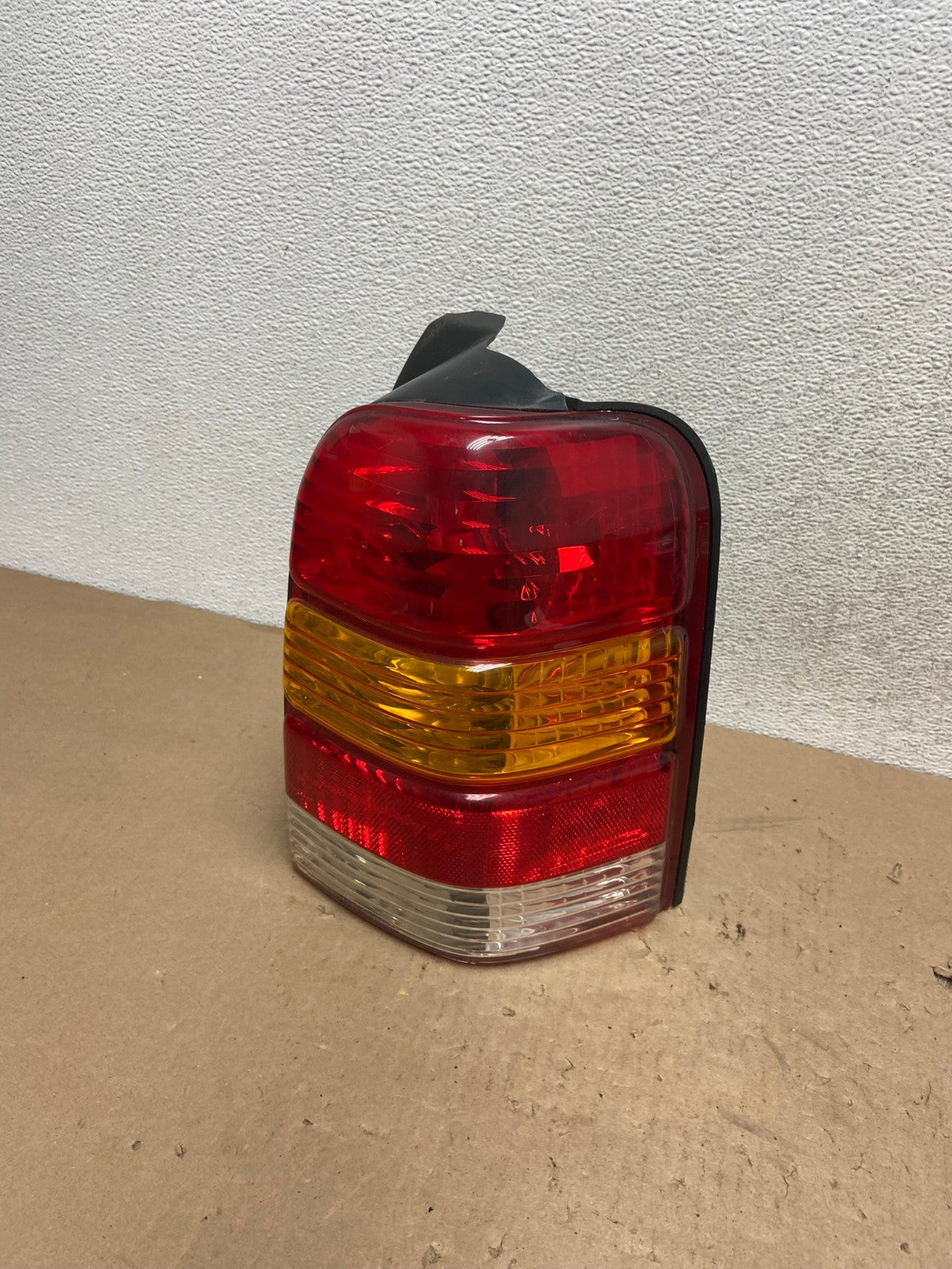 2001 to 2007 Ford Escape Right Passenger RH Side Tail Light AG5630 LK0
