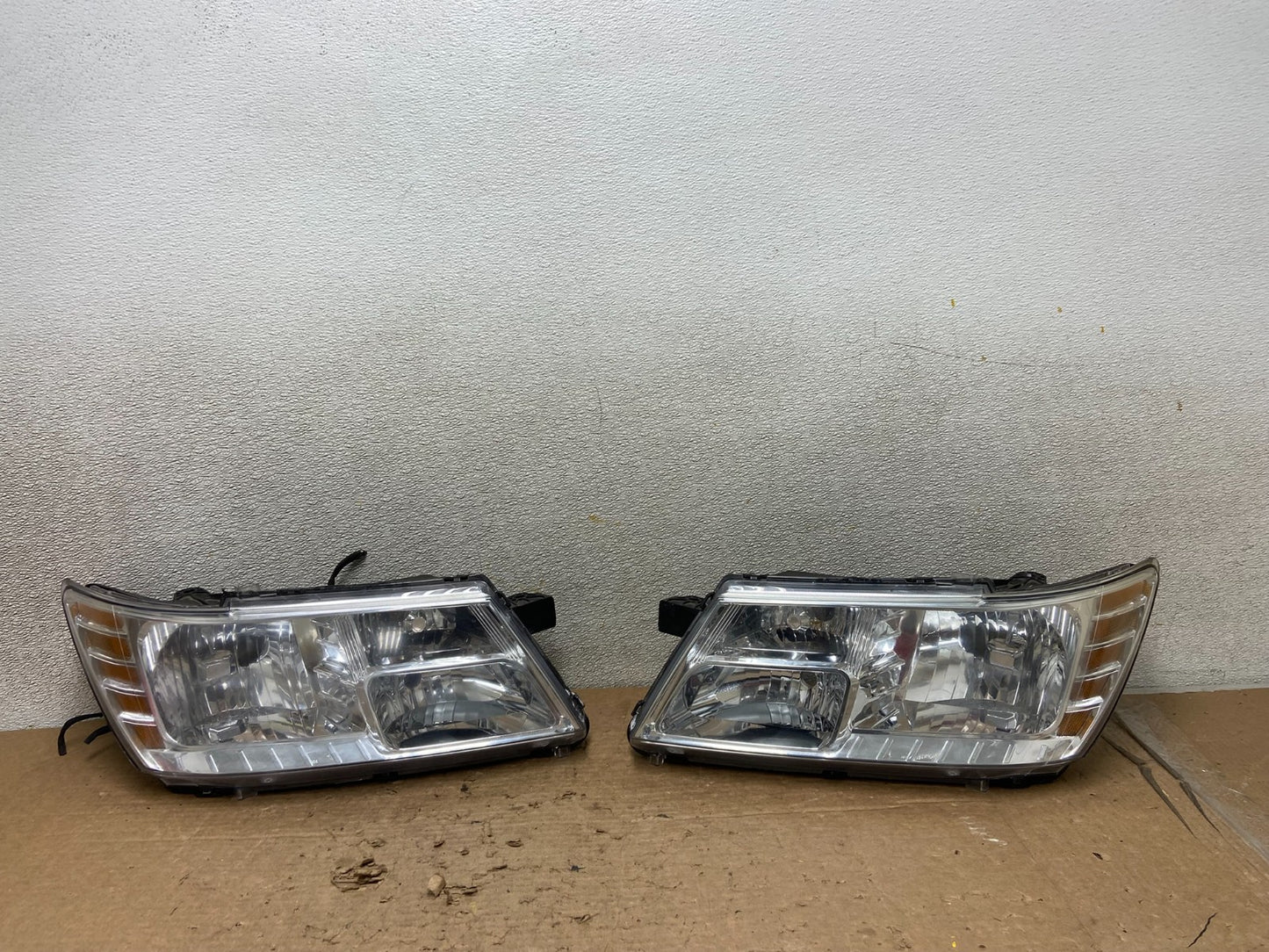 2009 to 2017 Dodge Journey Headlights Left+Right Set Halogen Z3740 PS0