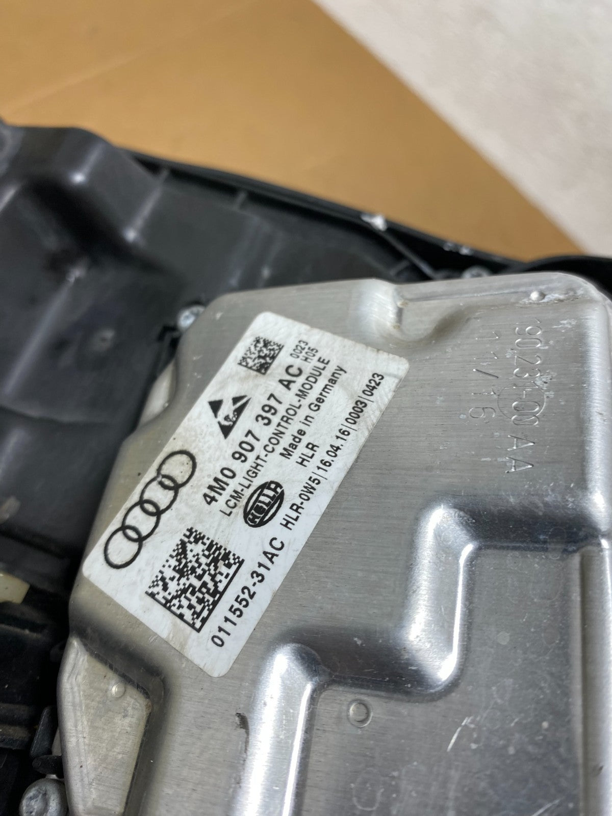 Complete! 2017 to 2019 Audi Q7 Left Driver Side Headlight AE12188