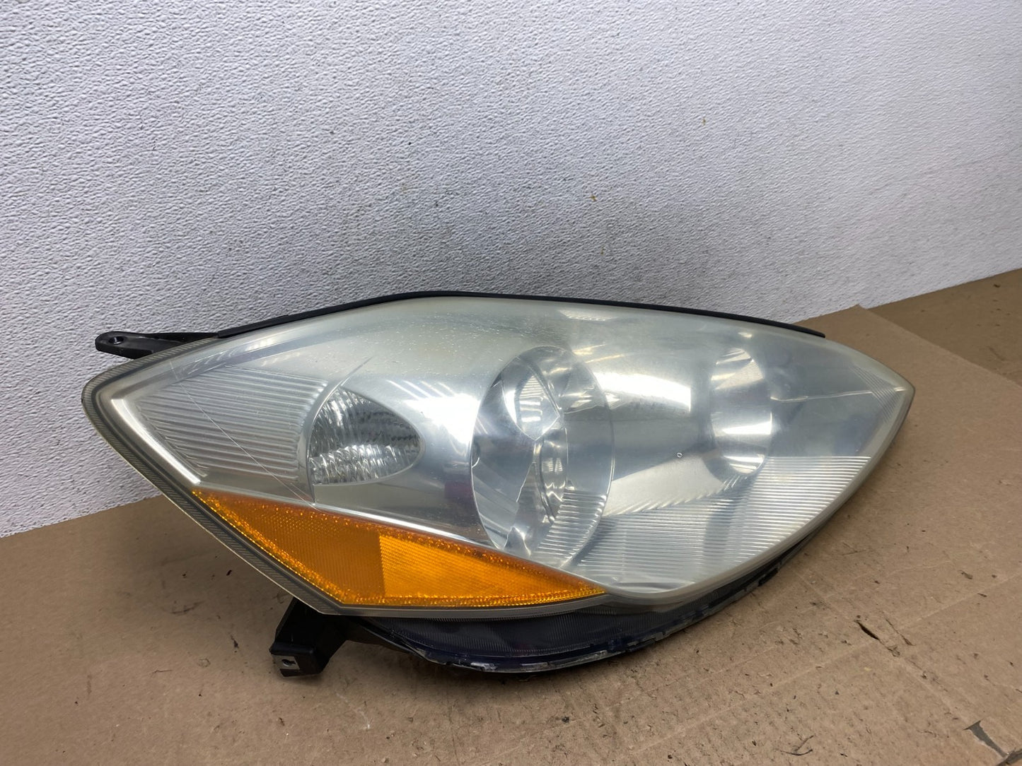 2006 to 2010 Toyota Sienna Right Passenger Rh Side Headlight Halogen AE6498 DW2