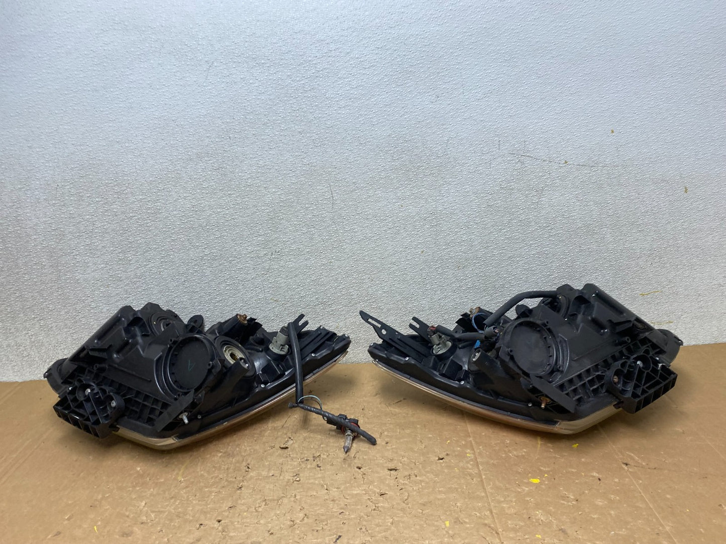 2009-2013 Nissan Rogue Left+Right Side Set Halogen Headlights OEM V6249 DW15