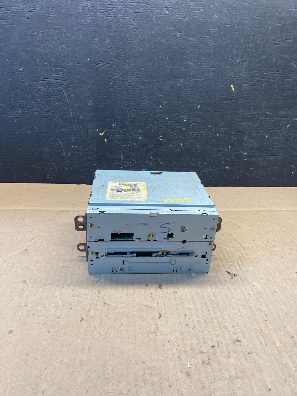 2004 2005 Nissan Armada QX56 Radio Stereo Audio CD Player Receiver P3709 DG0