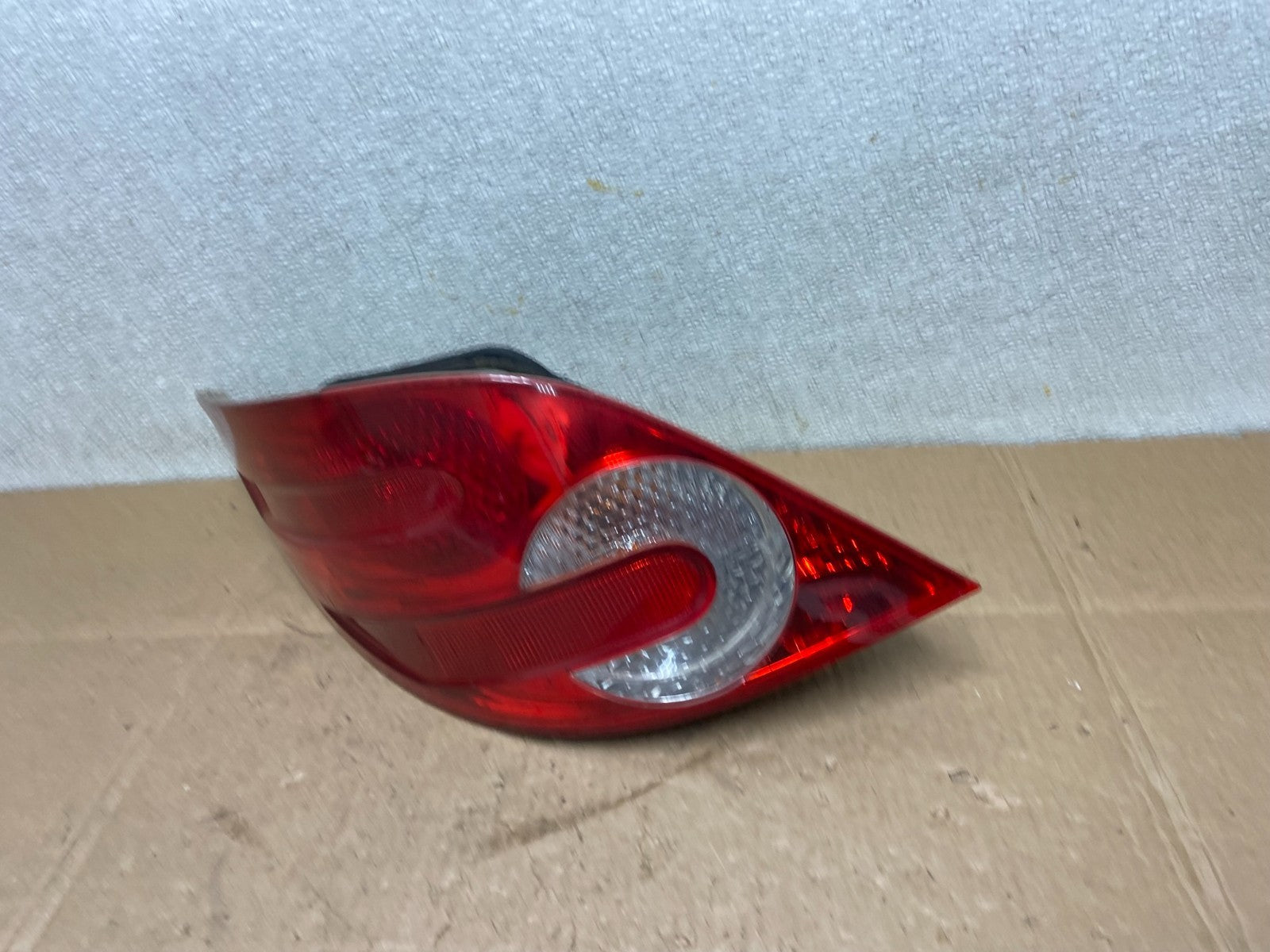 2006 to 2010 Mercedes W251 R-Class Left Driver LH Side Tail Light Y8868 DW1