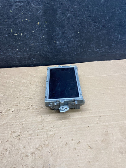 2010 to 2013 Mercedes W212 E350 Information Navigation Display Screen AG8606 DG1