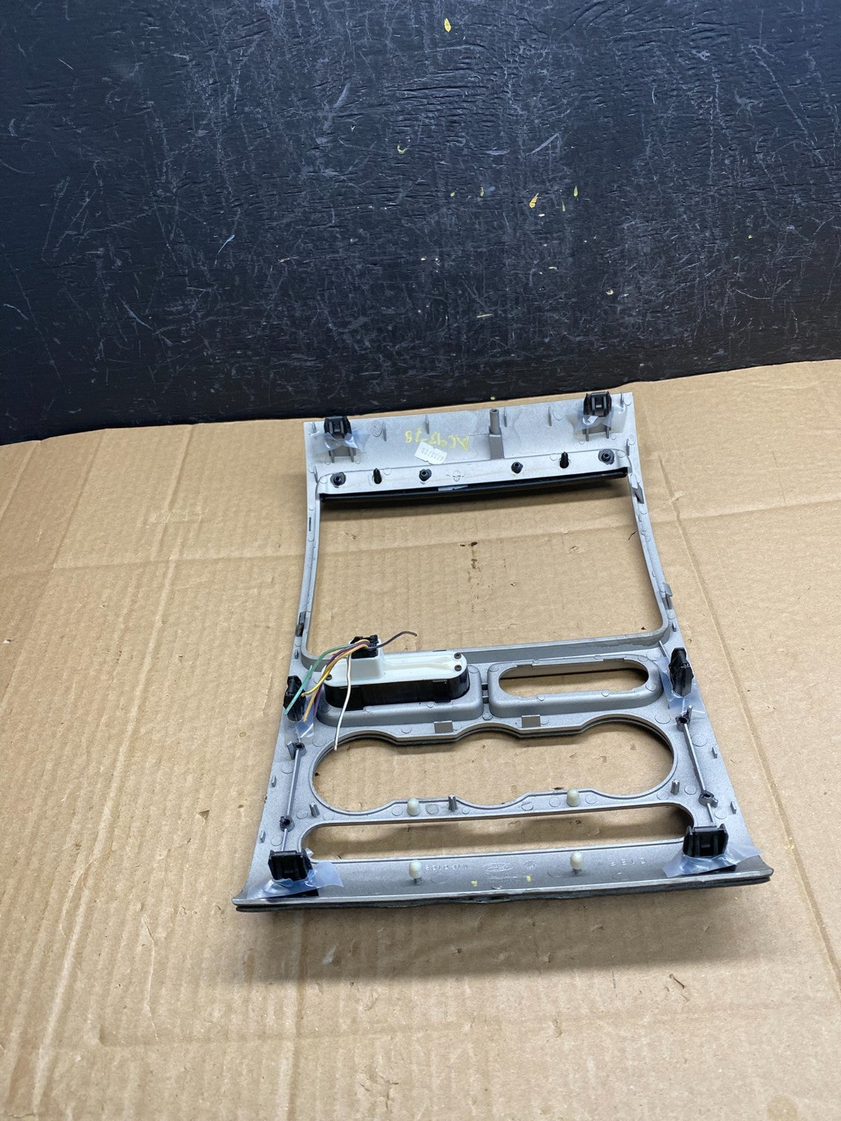 2007 - 2010 Ford Edge Heater Climate Control Radio Control Dash Bezel AC93783