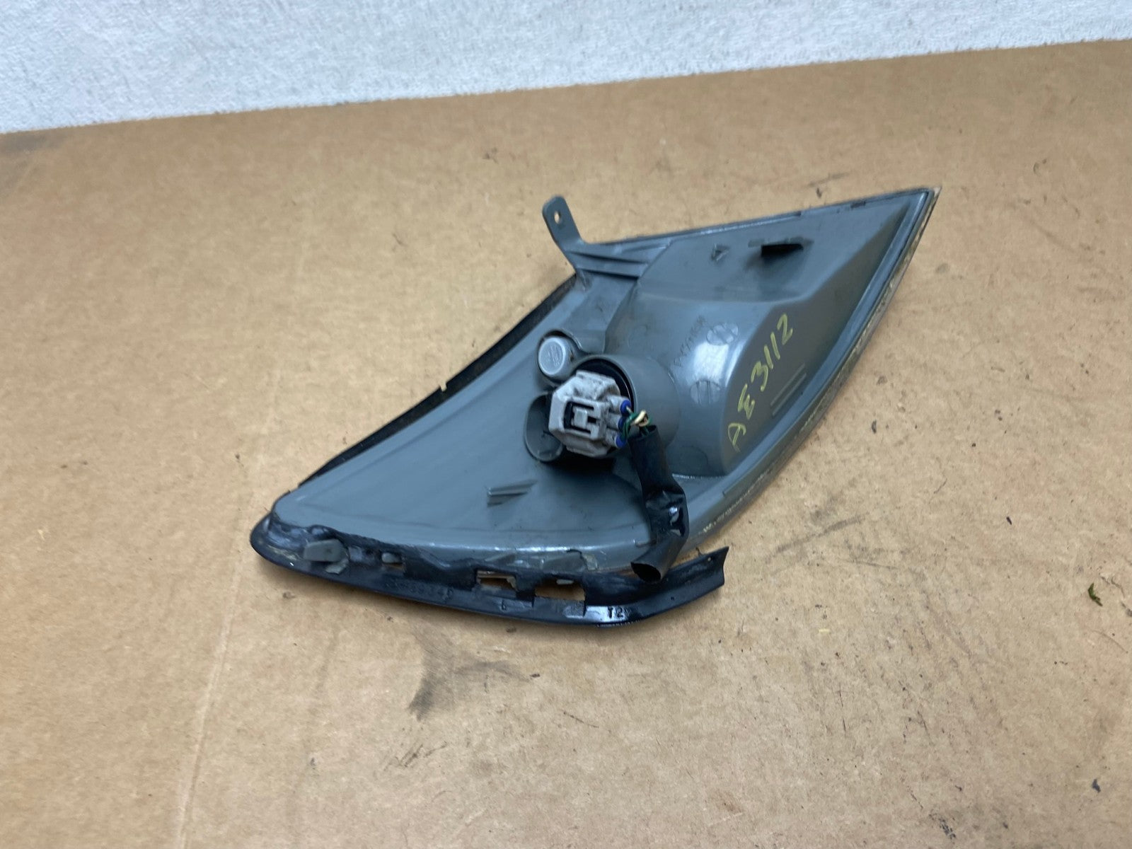 2000 to 2001 Lexus ES300 Left Driver LH Side Turn Signal AE3112 LK5