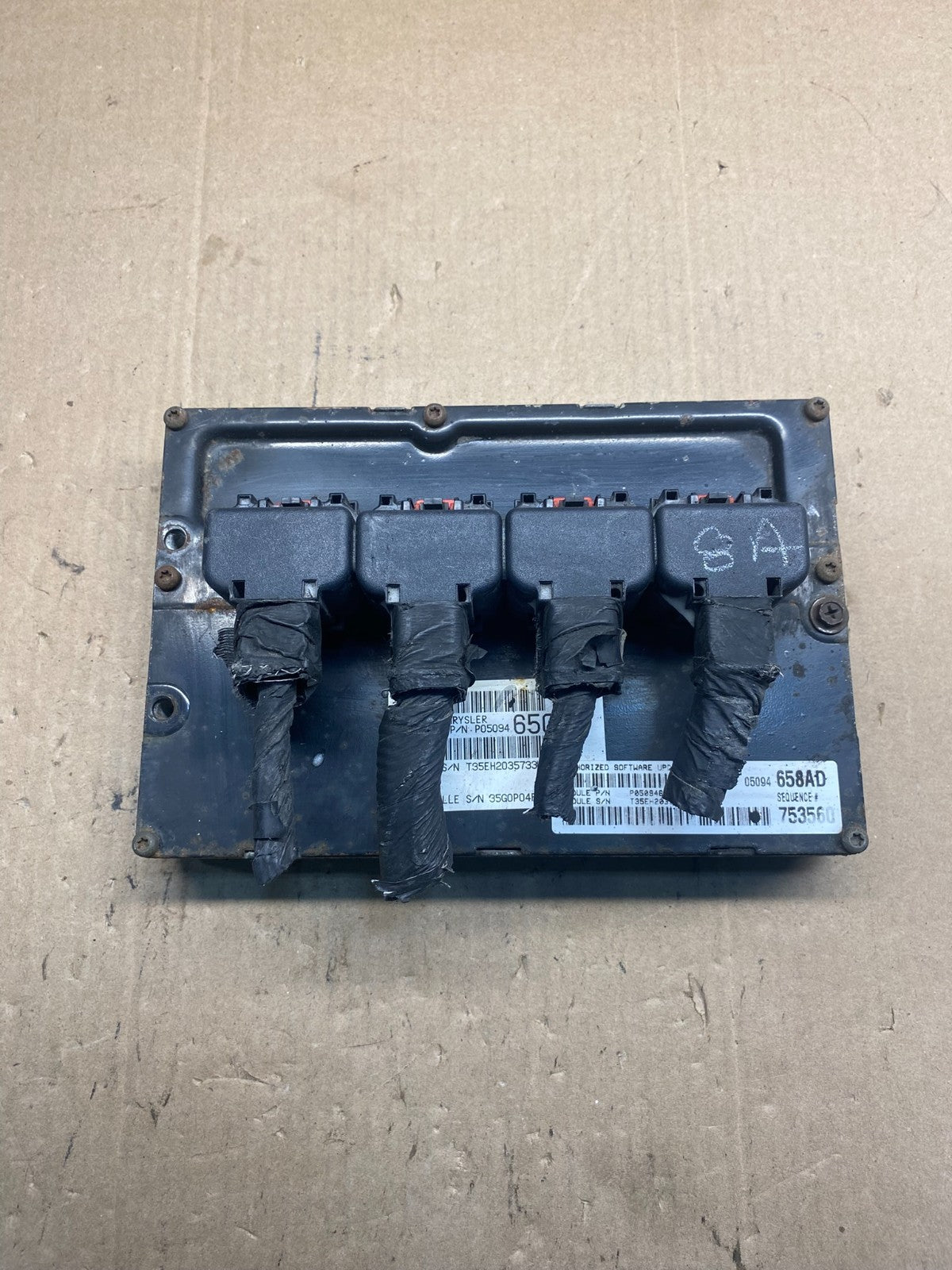 2006 Chrysler Town Country Caravan 3.3L Engine Control ECU p05094658ad AE7771 DW0
