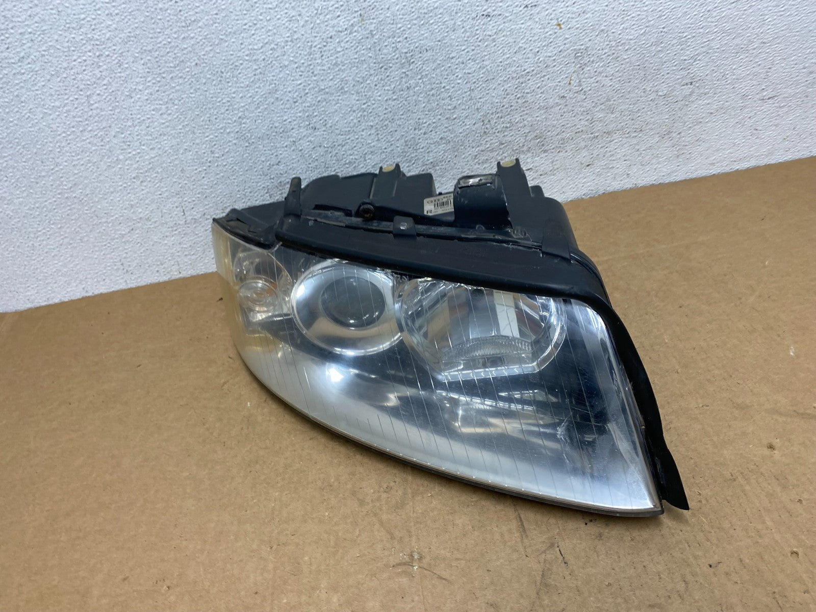 2002 - 2005 Audi A4 Sedan Right Passenger Halogen Headlight AD6098 DW1