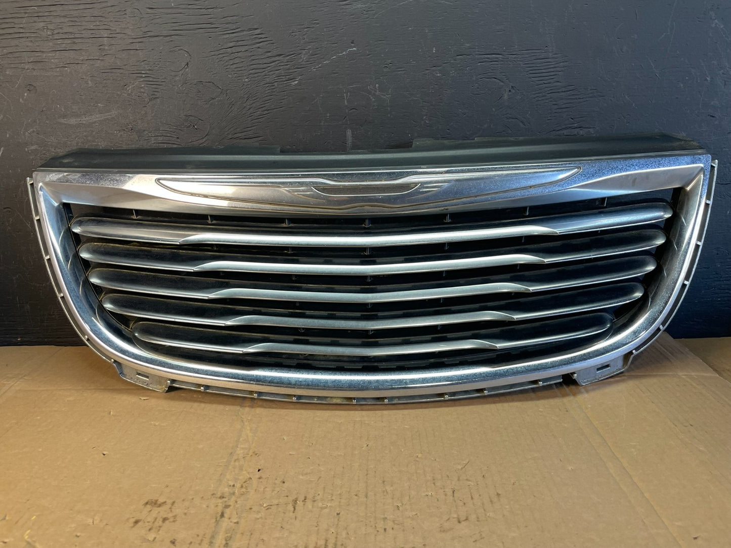 2011 to 2016 Chrysler Town & Country Front Upper Grill Grille AC5454 DG0