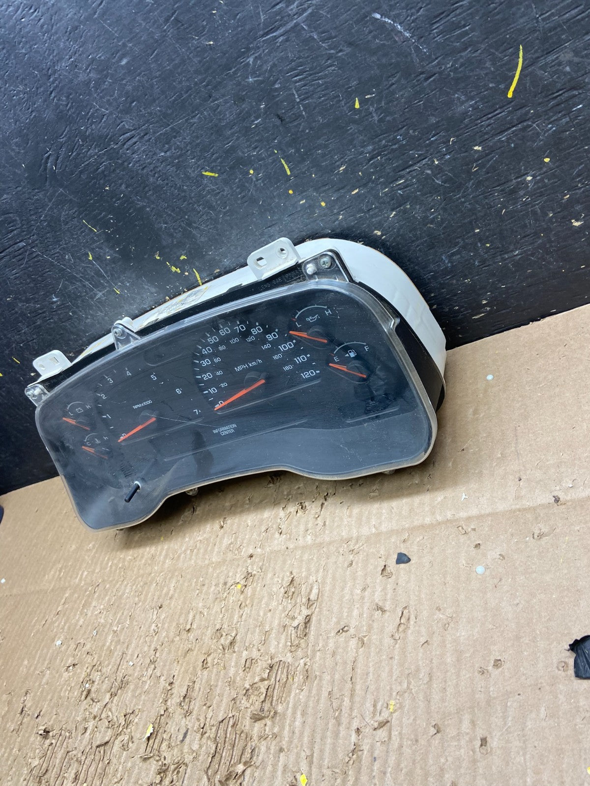2004 Dodge Dakota Instrument Speedometer Gauge Cluster OEM V7753 DG2