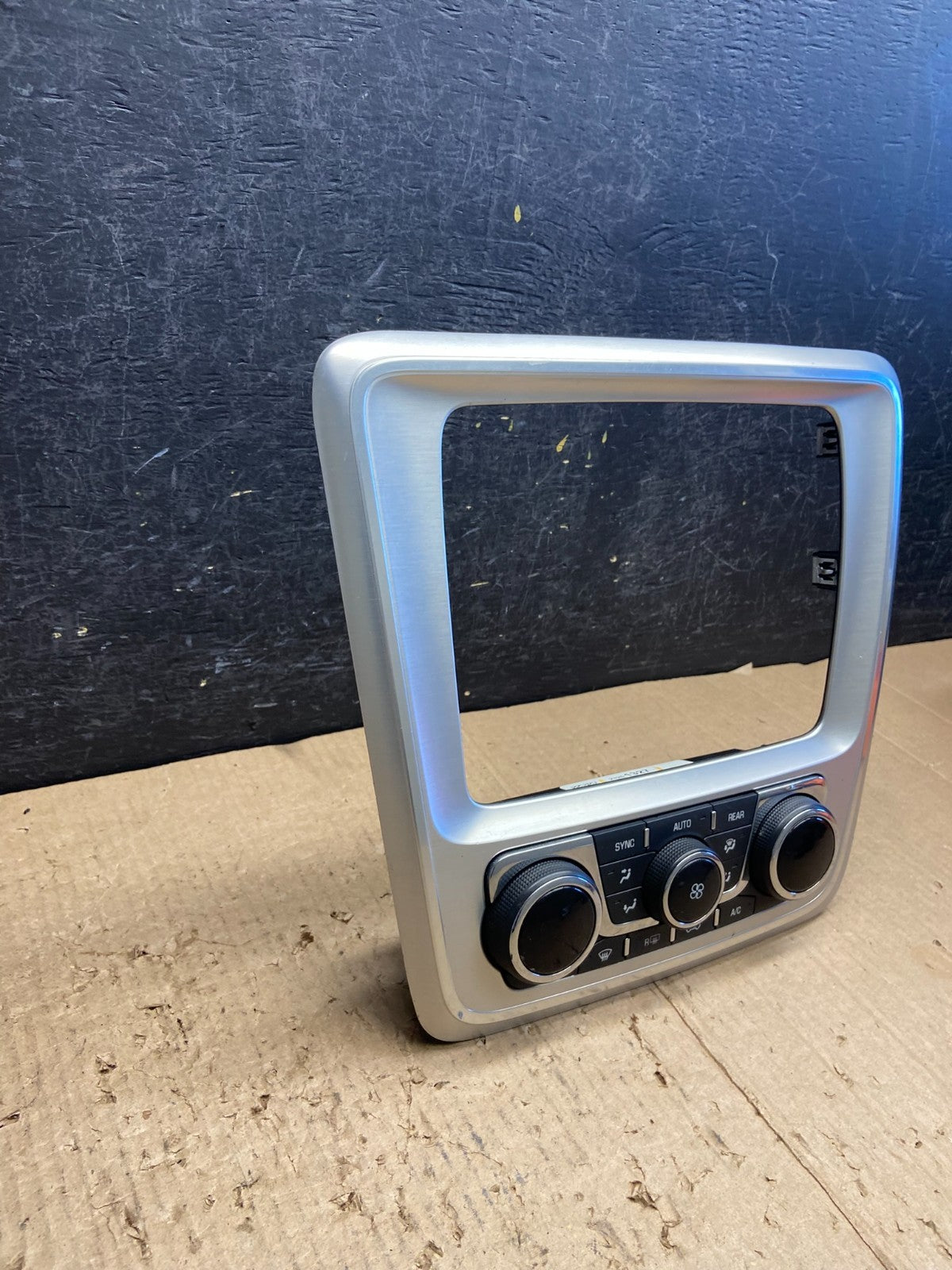 2013 - 2016 GMC Acadia A/C Heater Climate Control Radio Panel Bezel OE AF1700 DG2