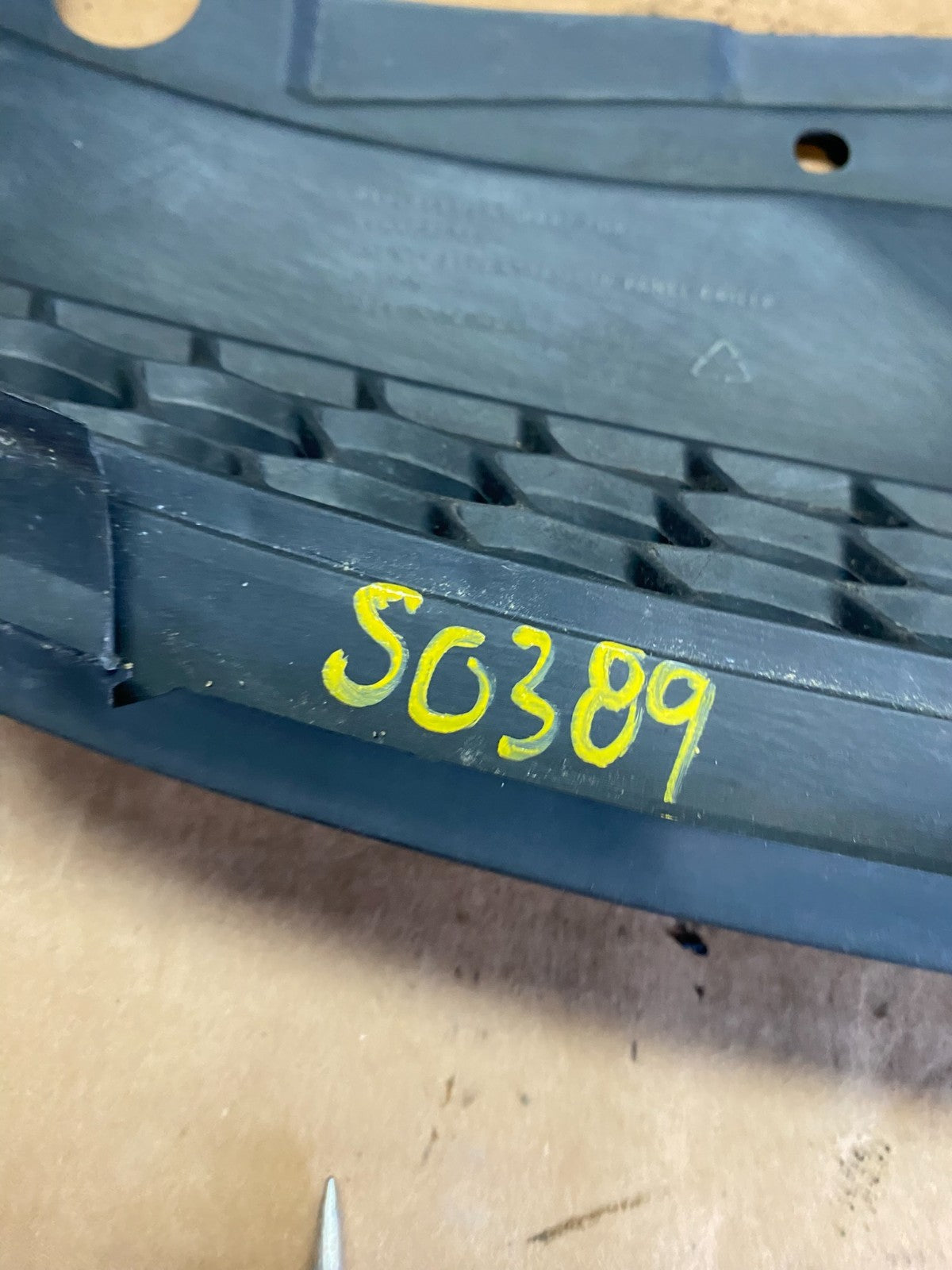 2009-2012 Hyundai Elantra Touring Wagon Front Upper Grill Grille S0389 DG10