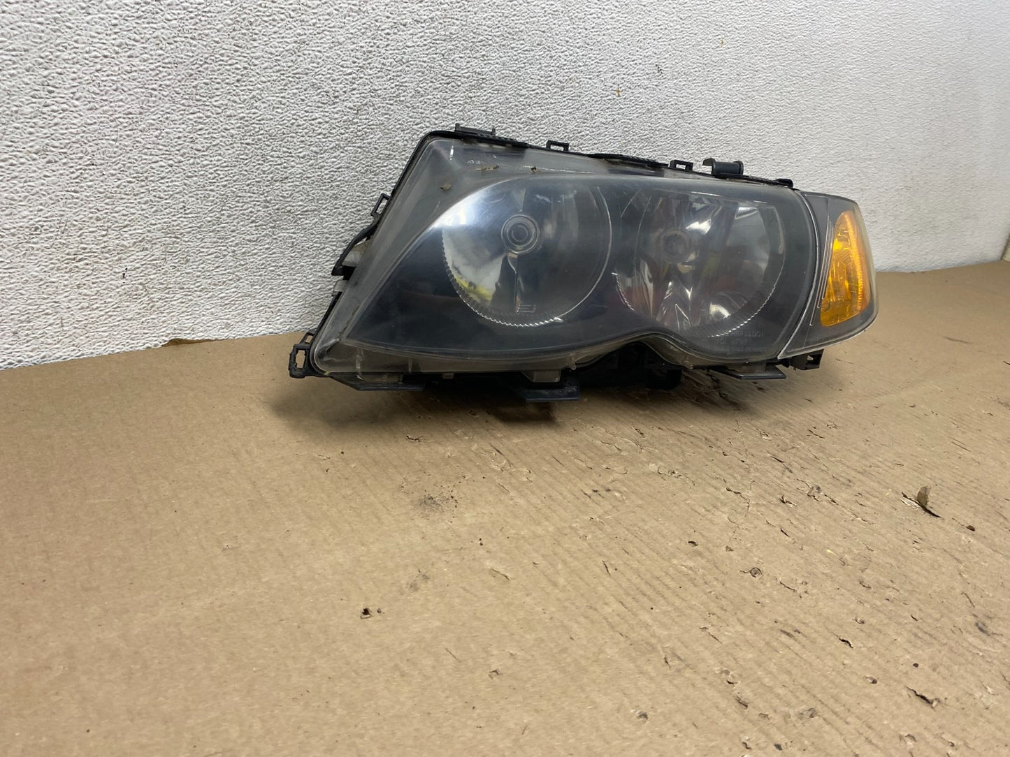 2002 to 2005 BMW 3 E46 Sedan Left Driver LH Halogen Headlight AG8025 DW1