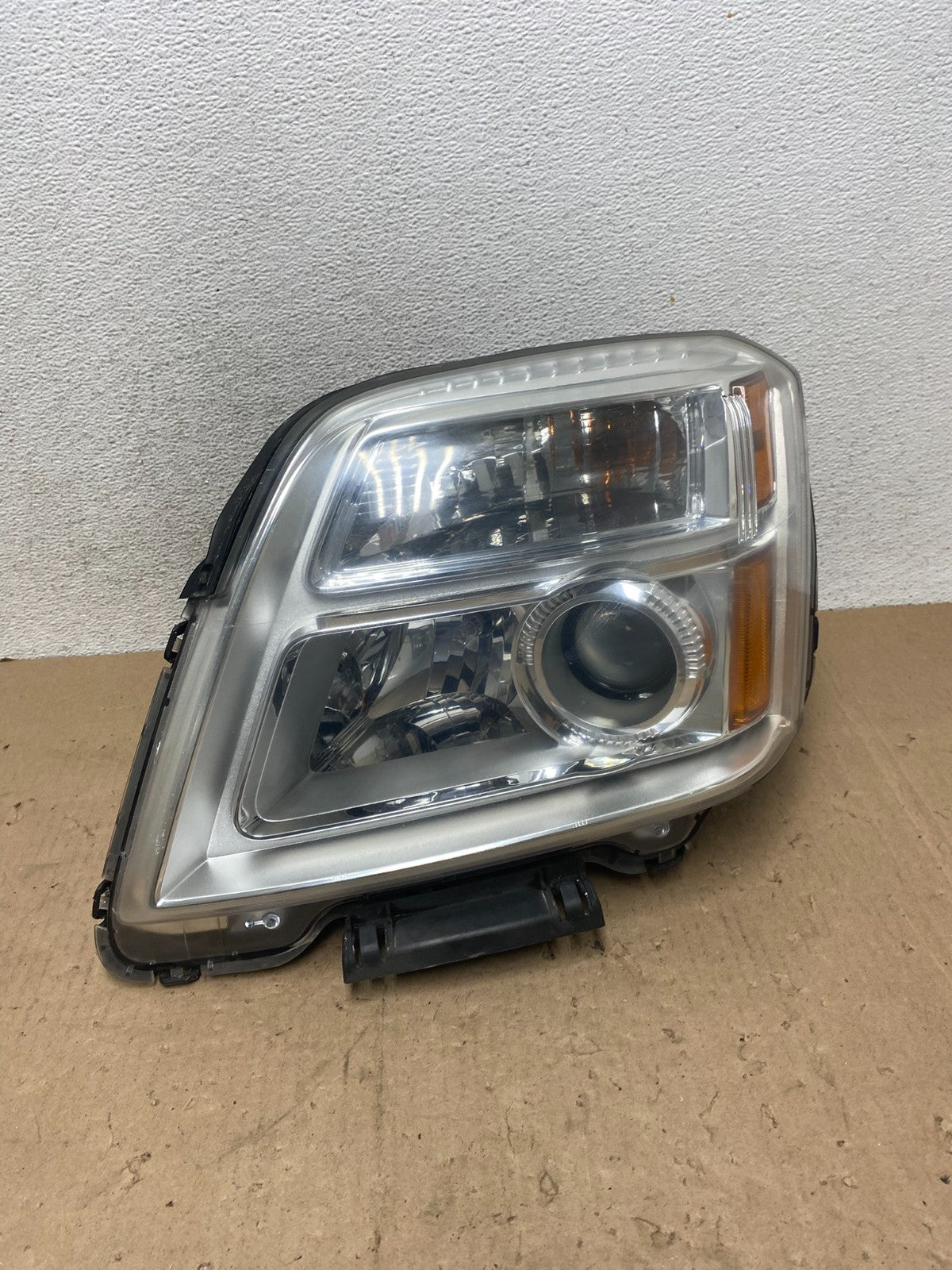 2010 to 2015 GMC Terrain Halogen Left Driver Lh Side Headlight AG4895 DW0
