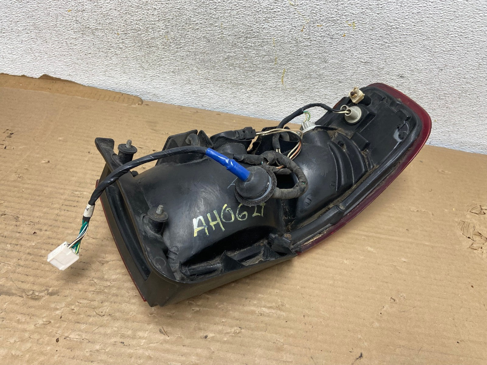 1995 - 1996 Toyota Camry Sedan Right Passenger Tail Light Lamp AH0627 LK7