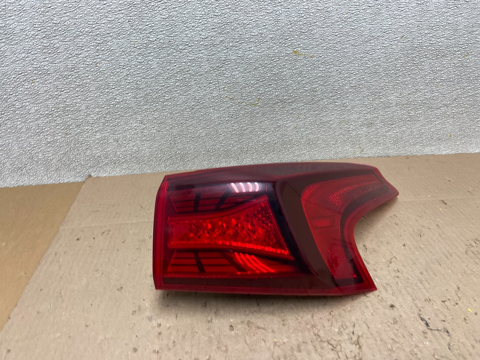 2019 - 2020 Hyundai Santa Fe Right Passenger RH Side Tail Light Z6471 DG0