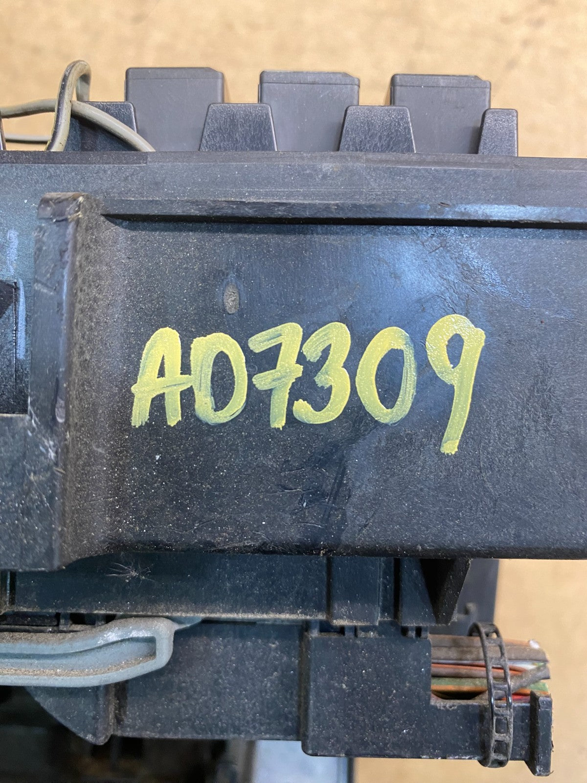 2005 Jeep Grand Cherokee BMC Body Module Power Fuse Box Relay AD7309 DG7