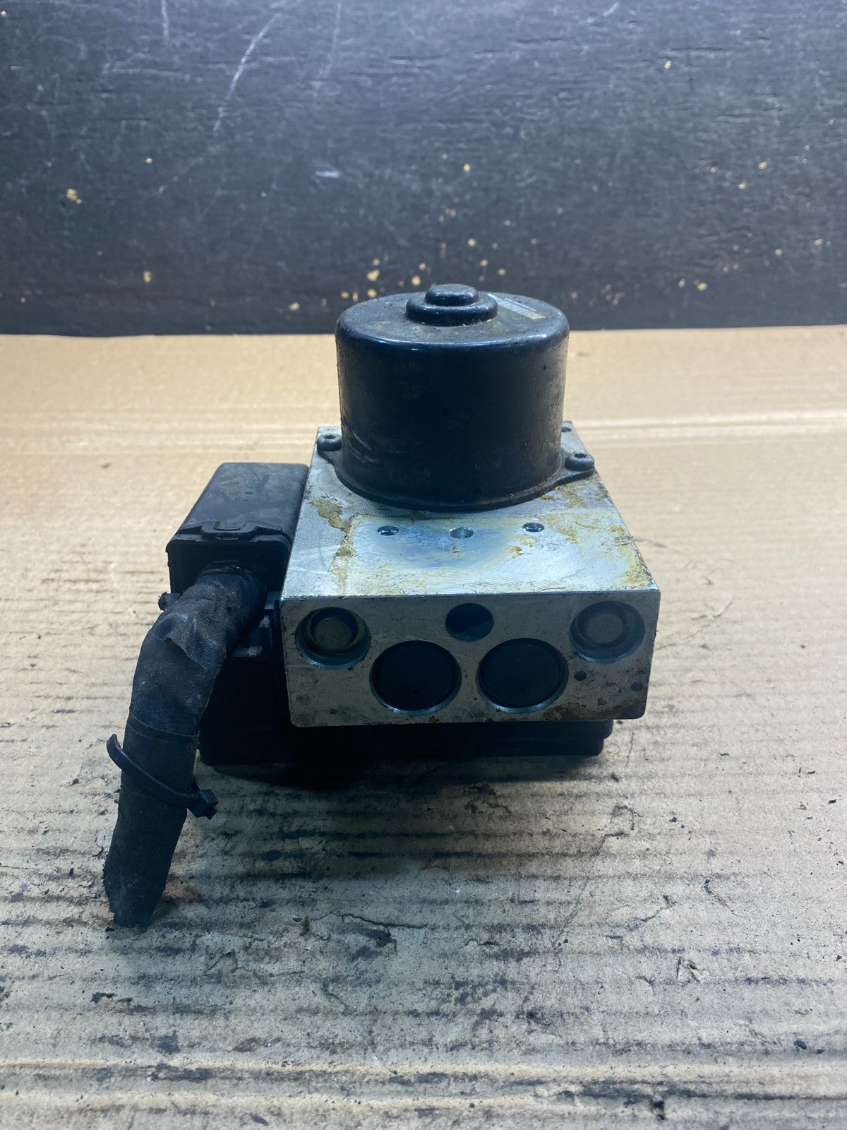 2002 to 2005 Mercedes W204 C230 C320 ABS Anti Lock Brake Pump Module AA3287 DG2