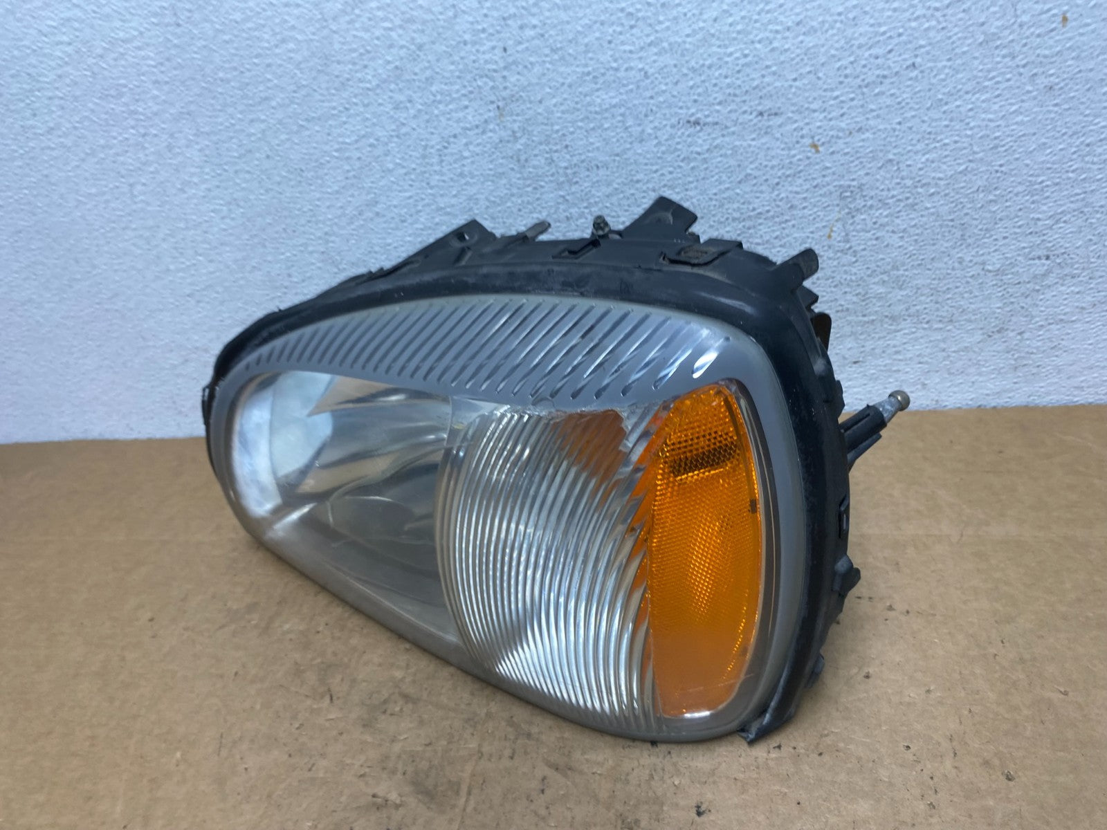 2000 to 2005 Cadillac Deville Left Driver LH Side Headlight AD5233 DW1