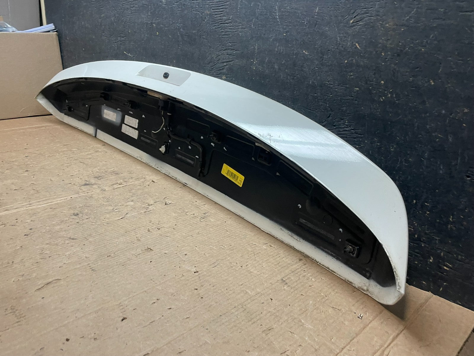 2009 to 2014 Volkswagen Routan Rear Spoiler OEM Z8096 DG11