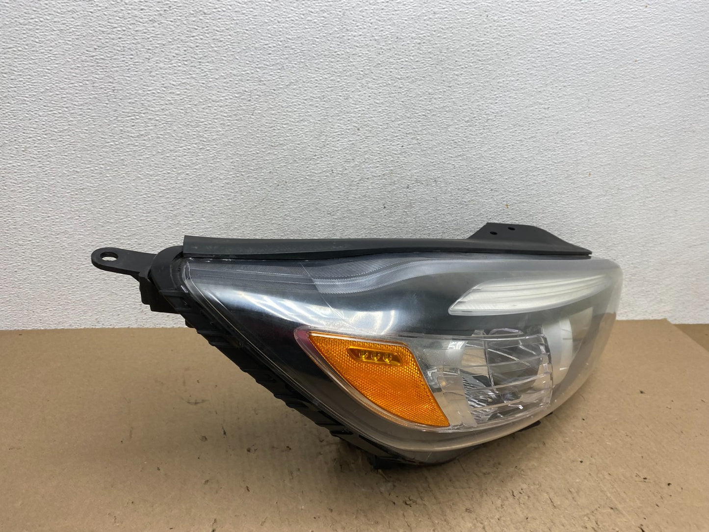 2016 to 2018 Kia Sorento Right Passenger RH Side Headlight Halogen AE6544 DW2