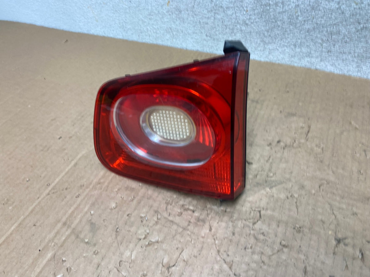 2009-2011 Volkswagen Tiguan Right Passenger Side Inner Tail Light AF4836 LK1