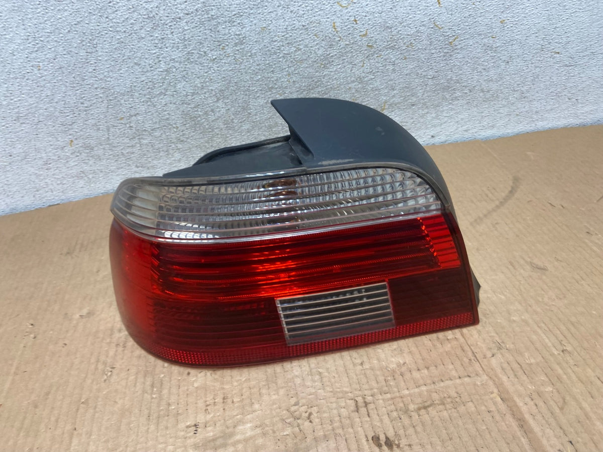 2001- 2003 BMW 5 Series E39 530i Left Driver LH Tail Light AI7050 LK0