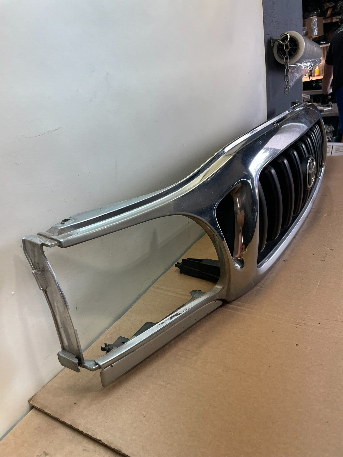 2001 to 2004 Toyota Tacoma Front Upper Grill Grille AH0283 DG2