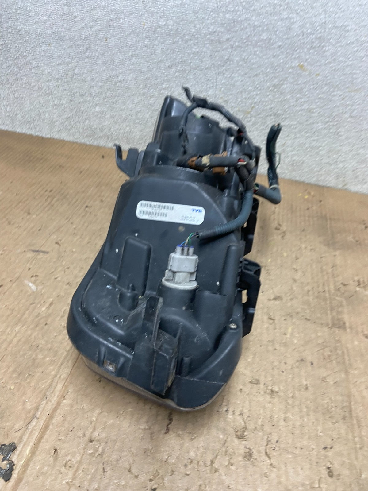 2008 2009 2010 Scion XB Right Passenger RH Headlight Halogen TYC AA6937 DW9