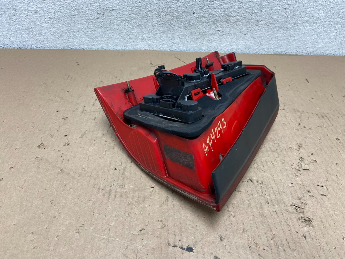2003 2004 Volkswagen Jetta Wagon Right Passenger Side Tail Light AF42935