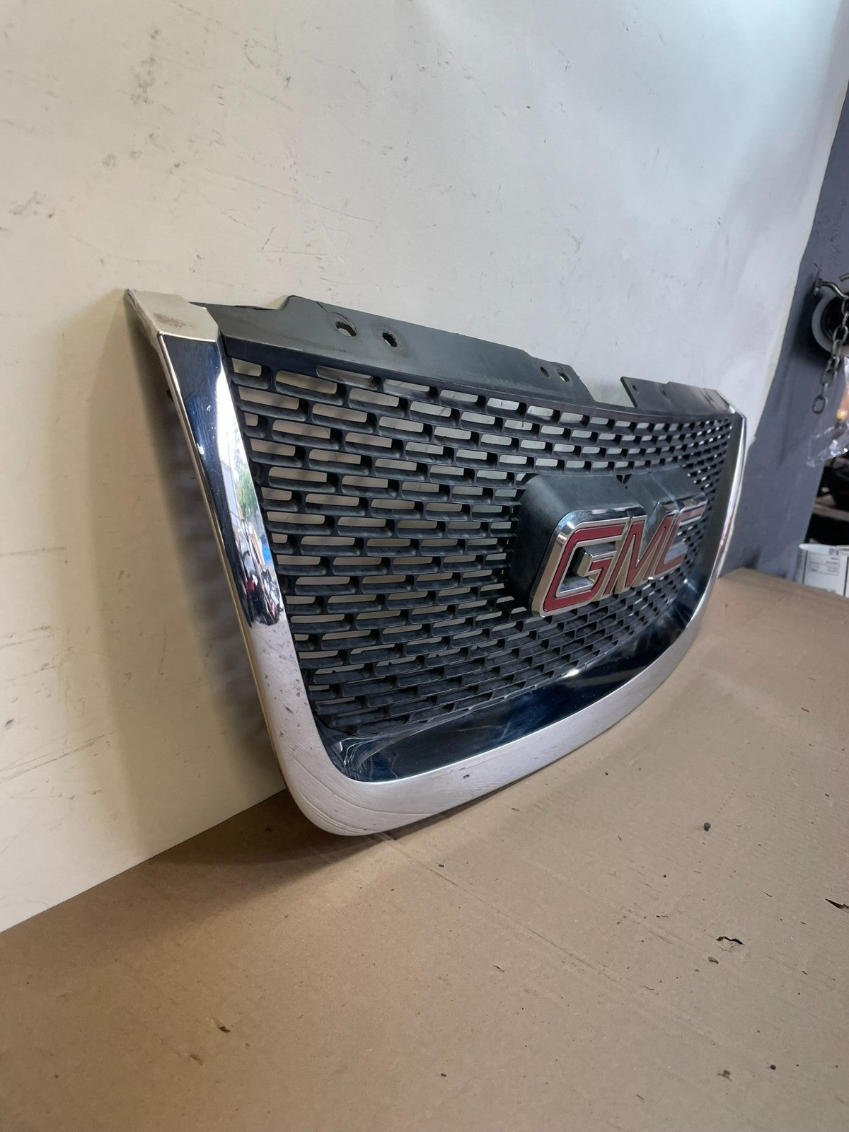 2007 to 2012 GMC Acadia Front Upper Grill Grille AG7700 DG2