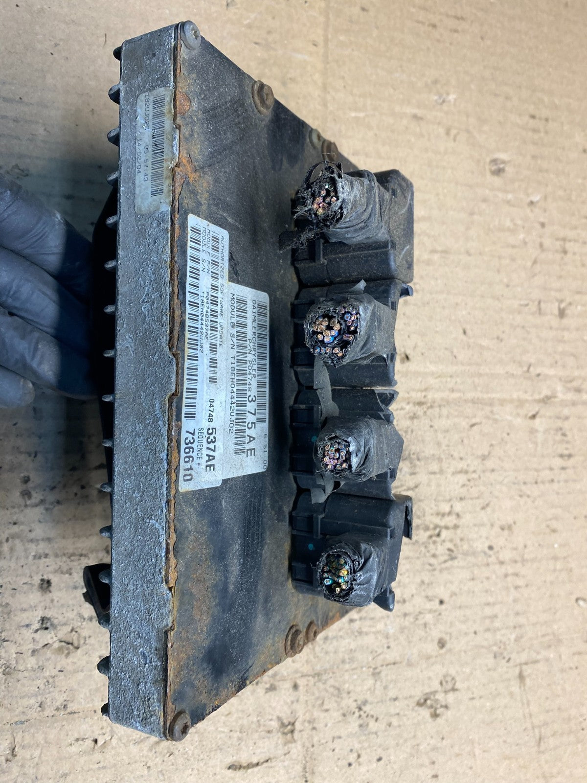 2005 Caravan Town & Country 3.8L Engine Control Unit ECU Module V2363 DG2