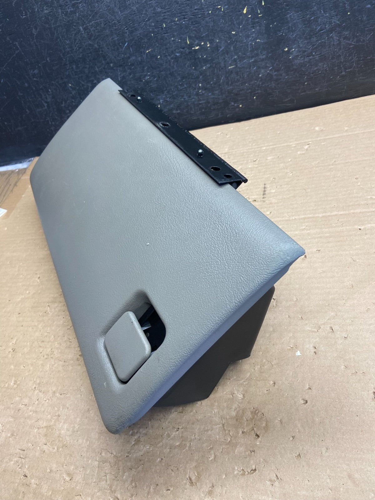 1999-2006 Chevrolet Silverado Glove Box Dash Storage Compartment Tan AG84163