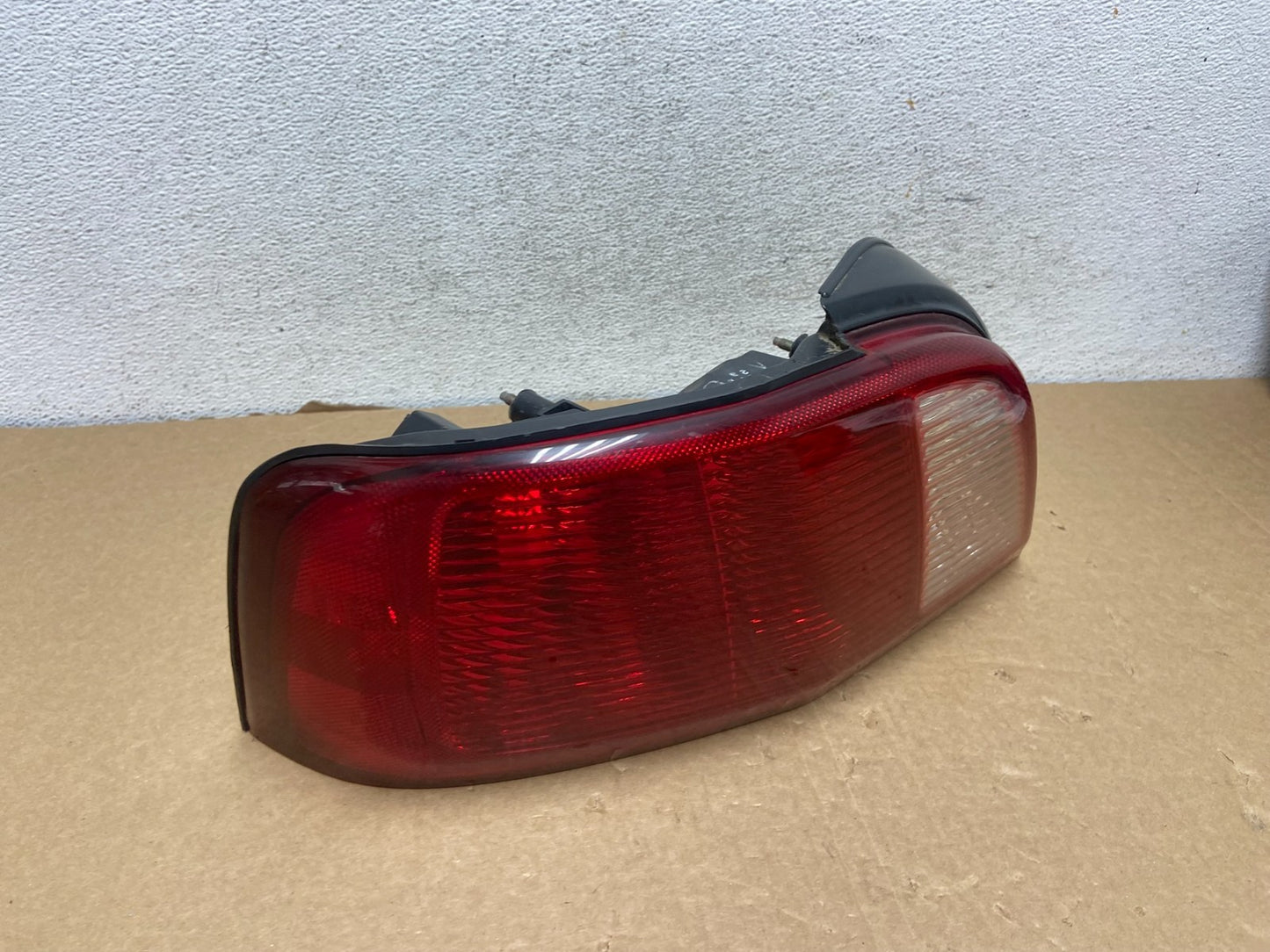 2002 to 2003 Mitsubishi Galant Left Driver LH Side Tail Light AF7300 DW2