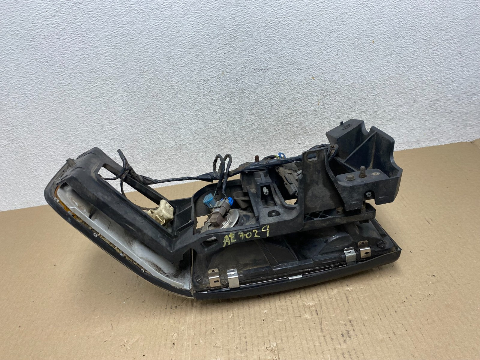 1994 1995 1996 Cadillac Deville Right Passenger Halogen Headlight AE7029 DW7