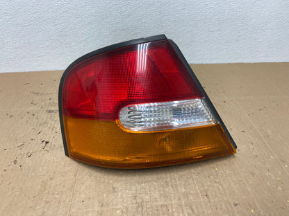 1998 1999 Nissan Altima Tail Light Left Driver Lh Side Oem AB8621 LK0