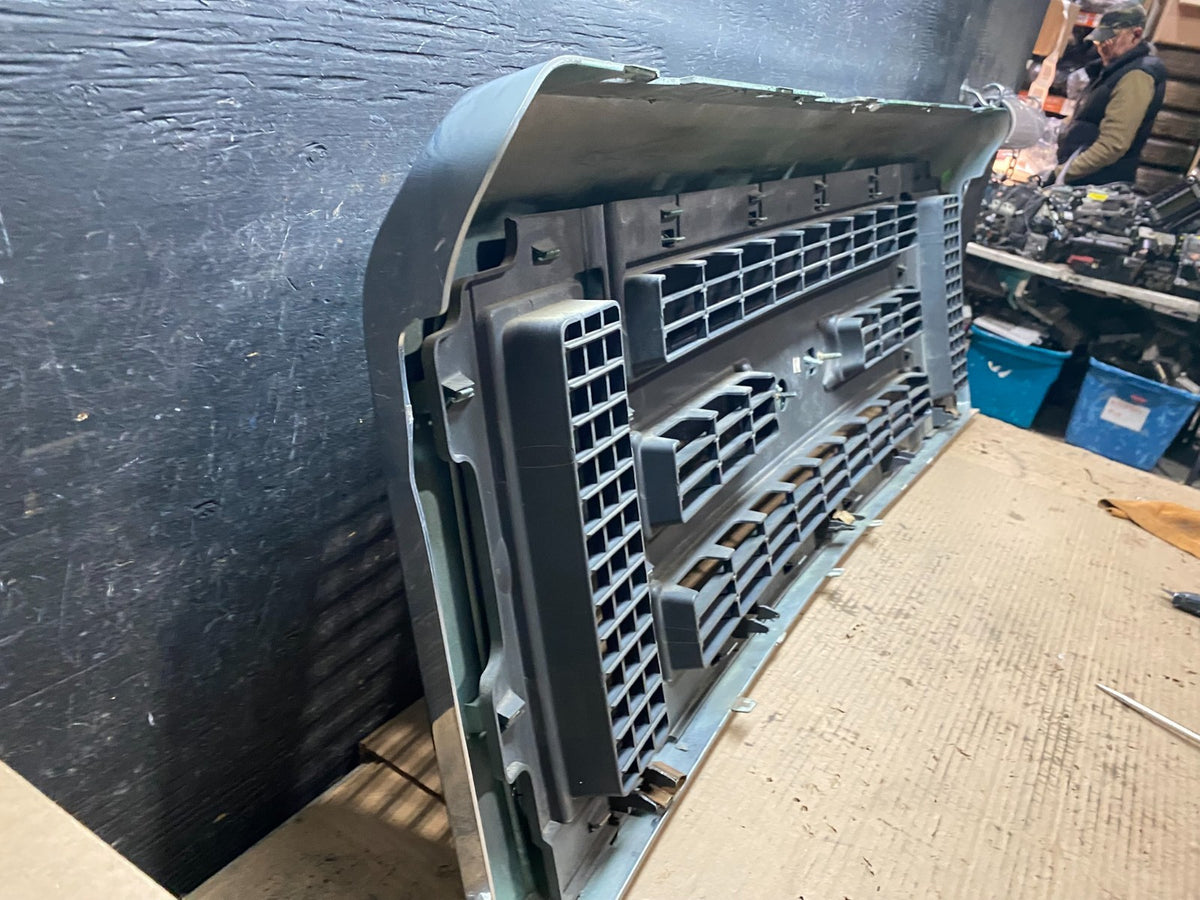 2008 to 2014 Ford Econoline E150 E250 Front Upper Chrome Grill Grille v2525 DG7