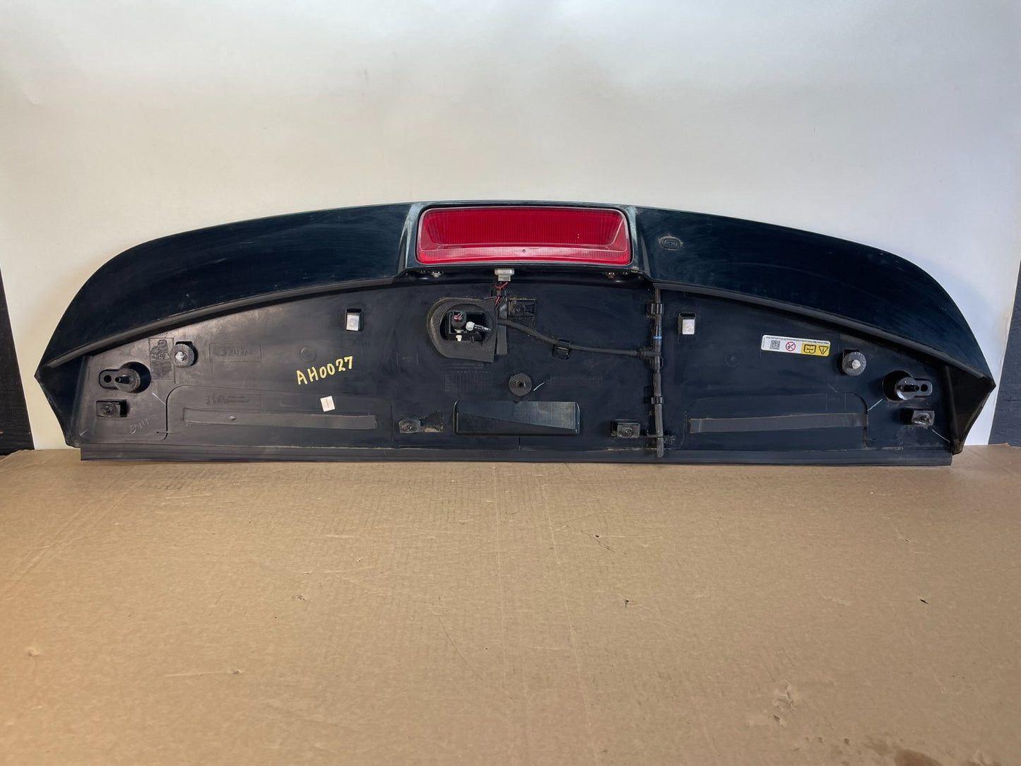 2016 to 2019 Ford Explorer Rear Upper Tailgate Liftgate Wing Spoiler AH0027 DG6