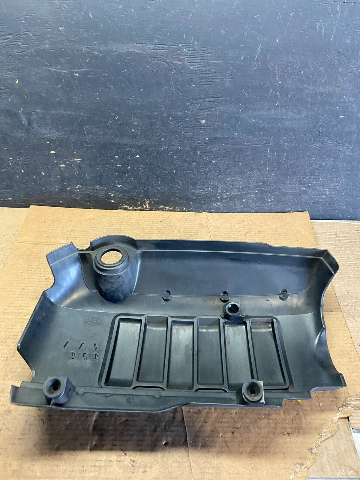 2007 to 2008 GMC Acadia 3.6L VVT Engine Cover Shield OEM Q8555 DG5