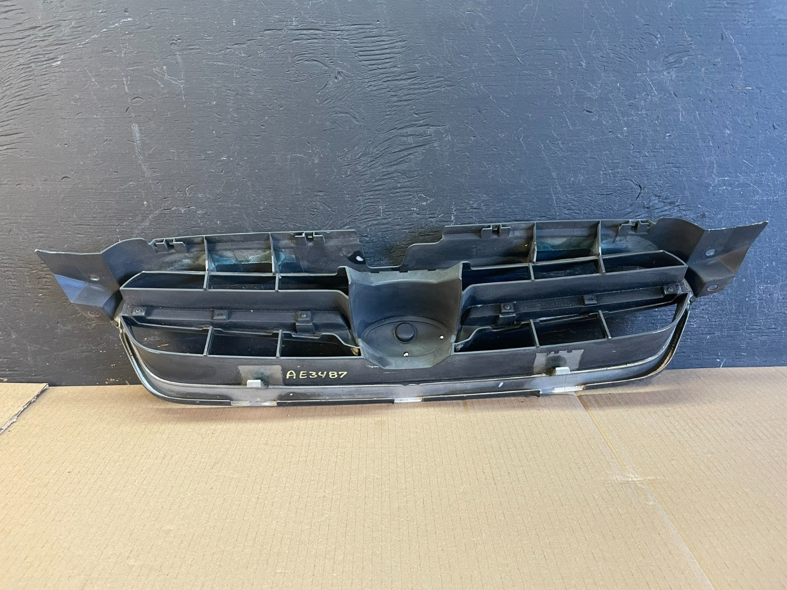2004 to 2007 Subaru Legacy Front Upper Grille Grill AE34873