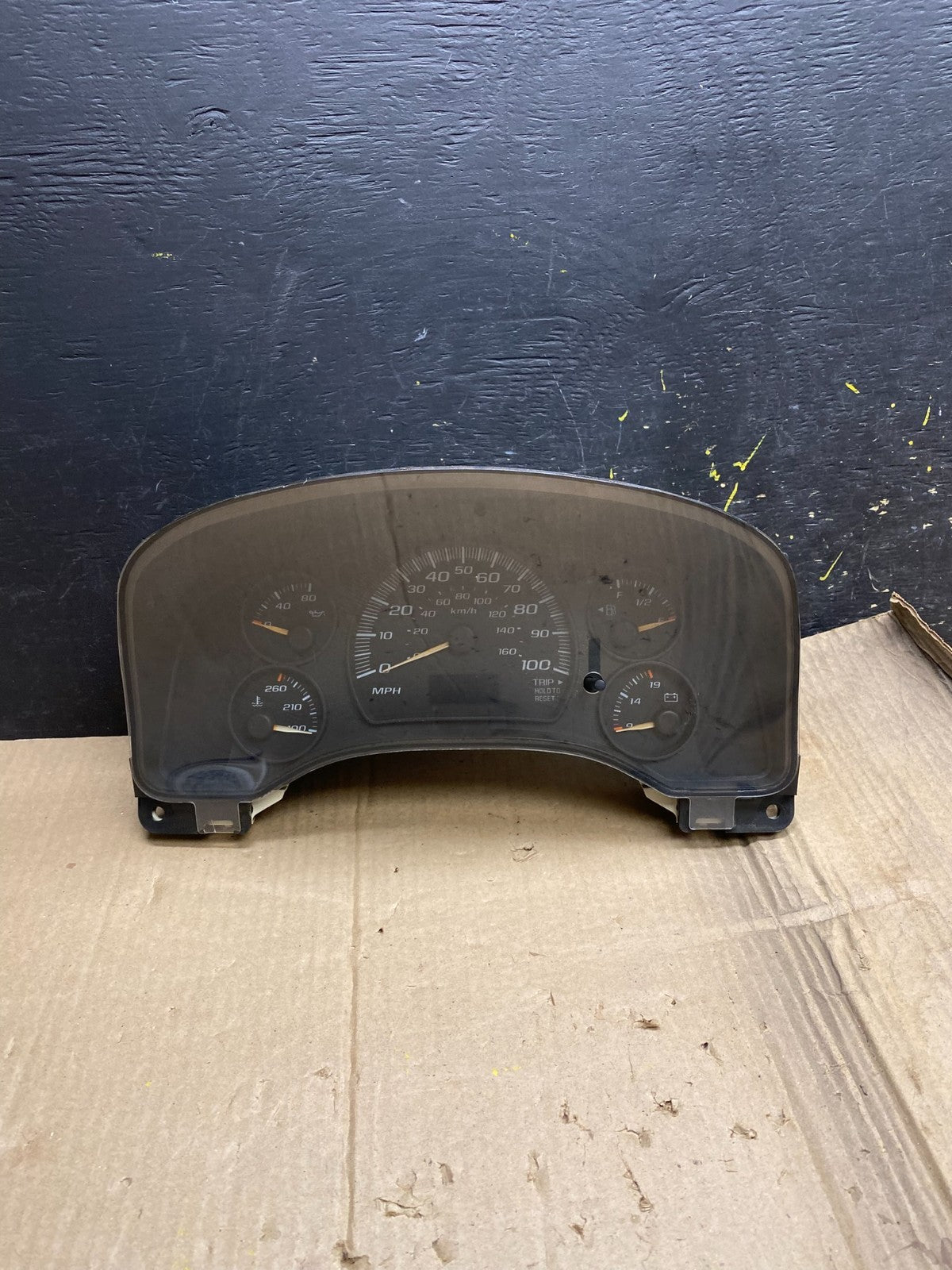 2004 to 2007 Chevrolet Express Speedometer Cluster Gauge OEM  x1785 DG1