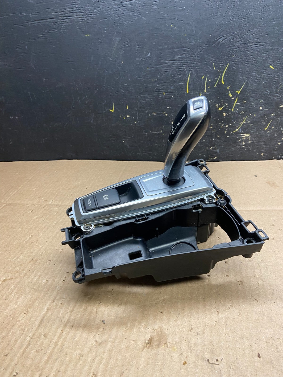 2007 to 2013 BMW X5 E70 Shift Shifter Selector Gear W/ Bezel OEM Y2404 DG2