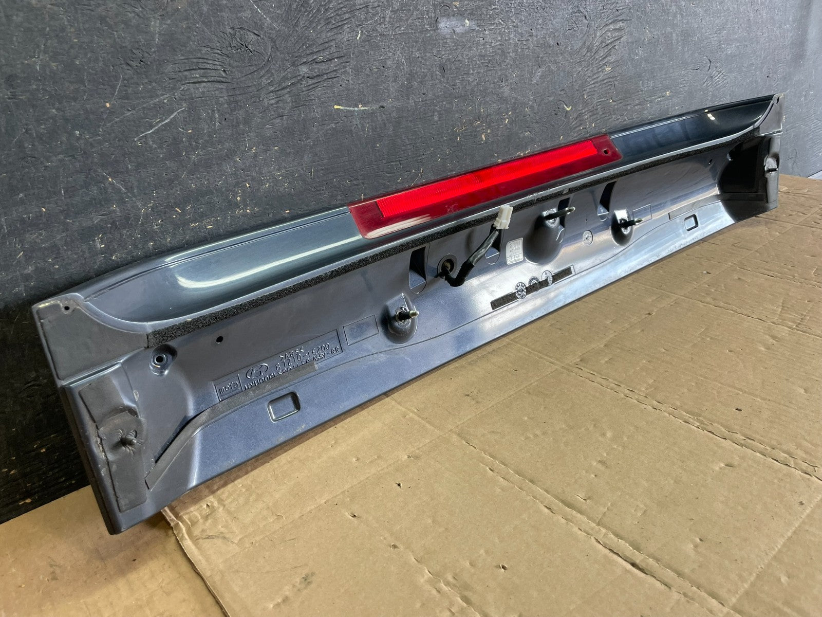 2005 to 2011 Hyundai Accent Trunk Lid Hatch 3rd Brake Light Spoiler AA8866 DG8