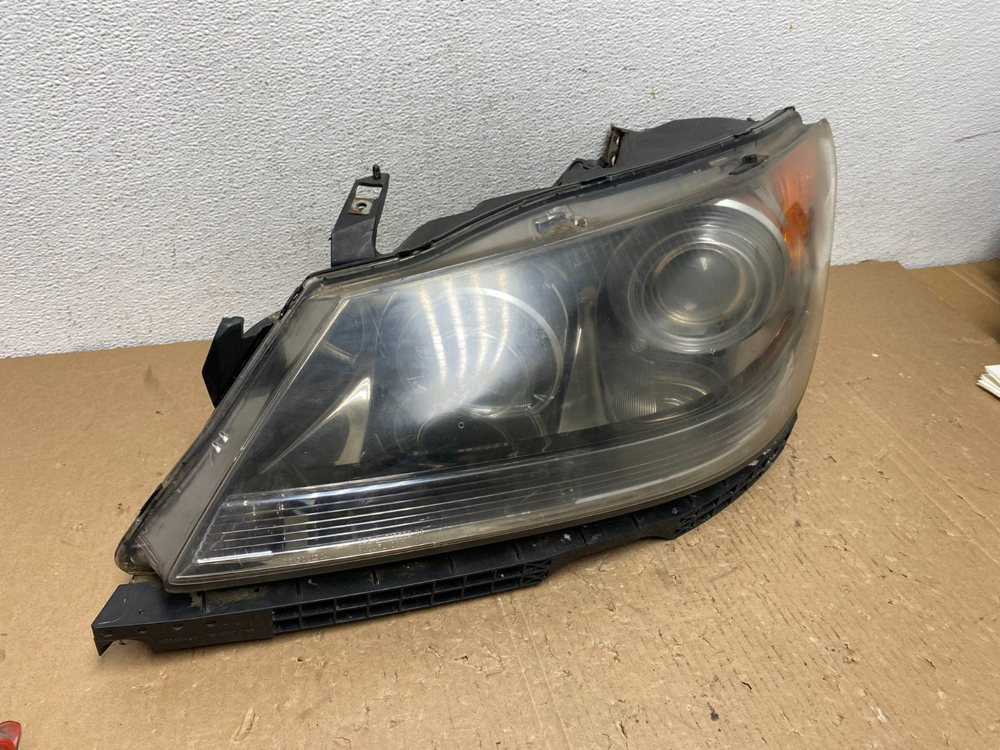 2005 to 2008 Acura RL Left Driver LH Side XENON HID Headlight AD8235 DW2