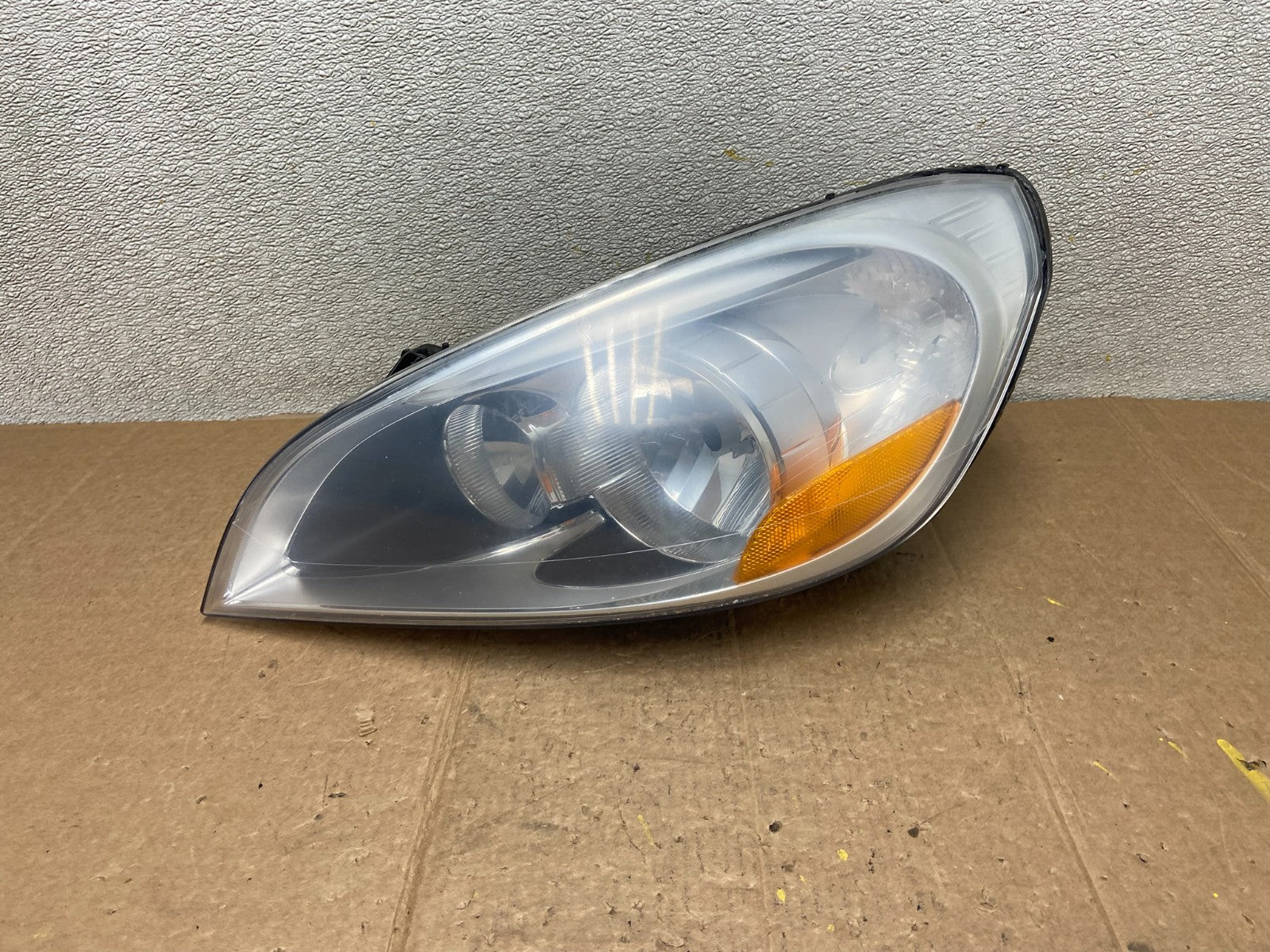 2011 to 2013 Volvo S60 Driver Left Side Headlight AA1657 PS0