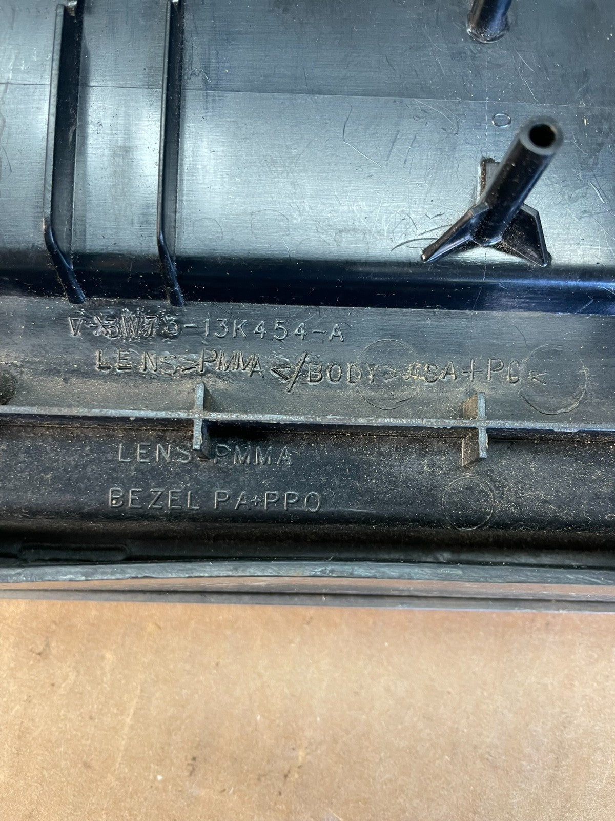1998 - 2011 Ford Crown Victoria Trunk Rear Garnish License Plate Panel ad0067 DG7