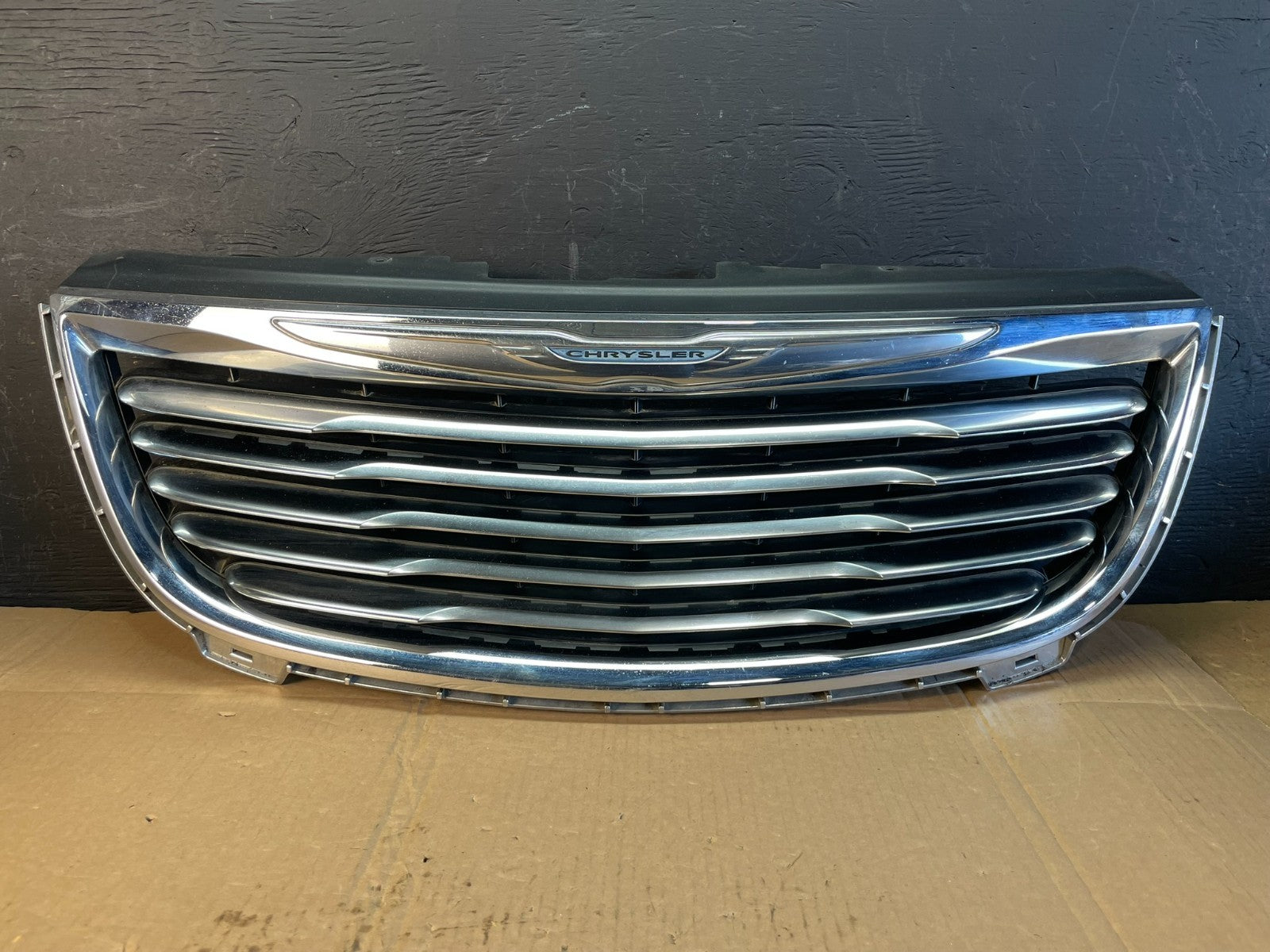 2011 to 2016 Chrysler Town & Country Front Upper Grill Grille AC5450 DG0